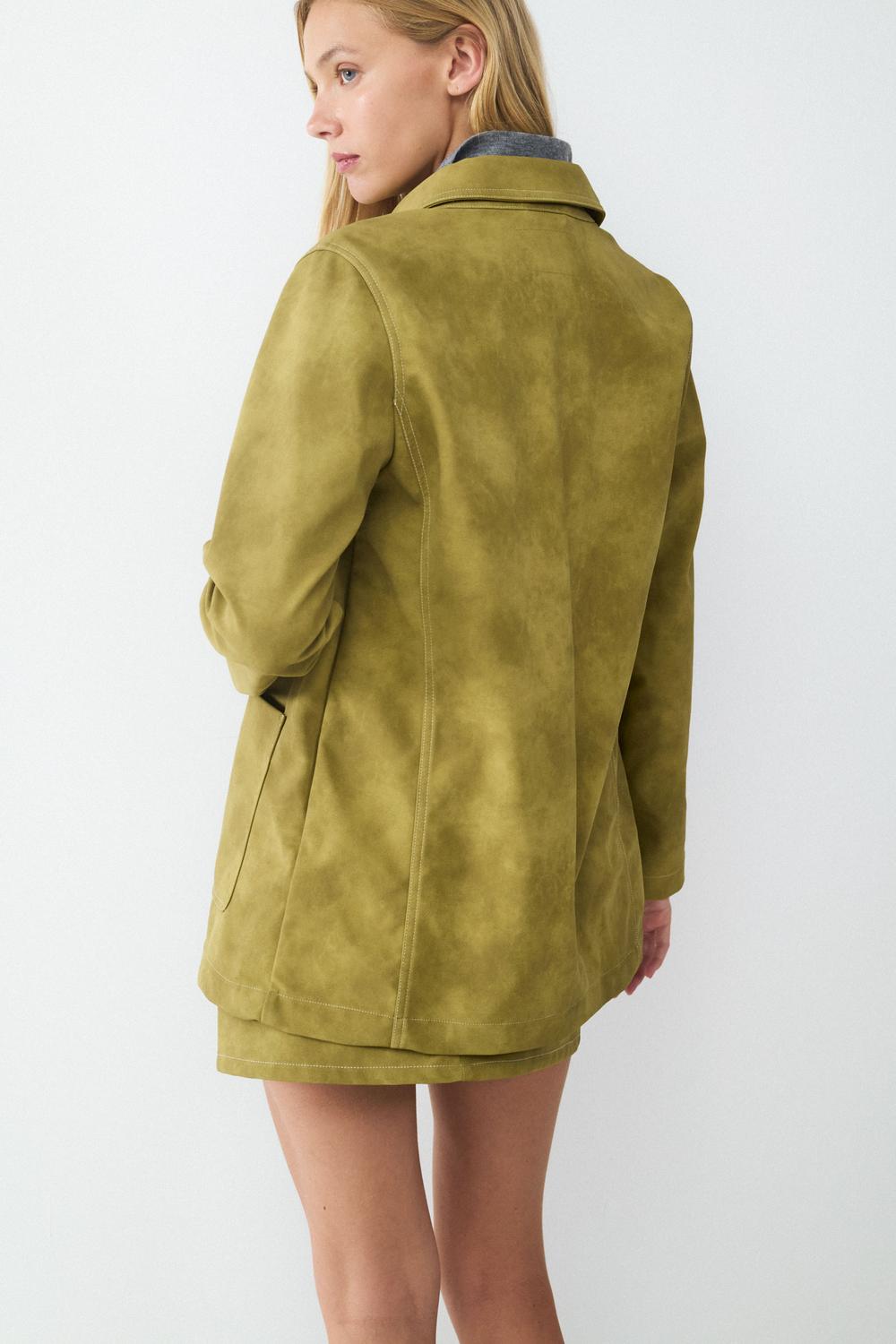 model_shot-back